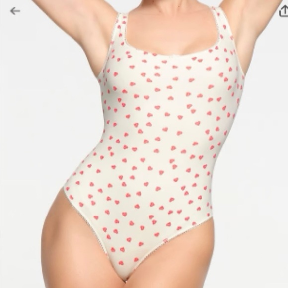 SKIMS FITS EVERYONE SQUARE NECK BODYSUIT - Picture 1 of 5